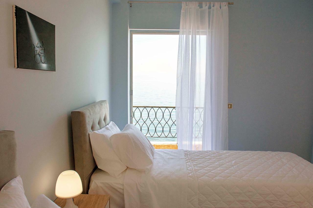 T8 Apartment On The Beach Benitses  Exteriér fotografie